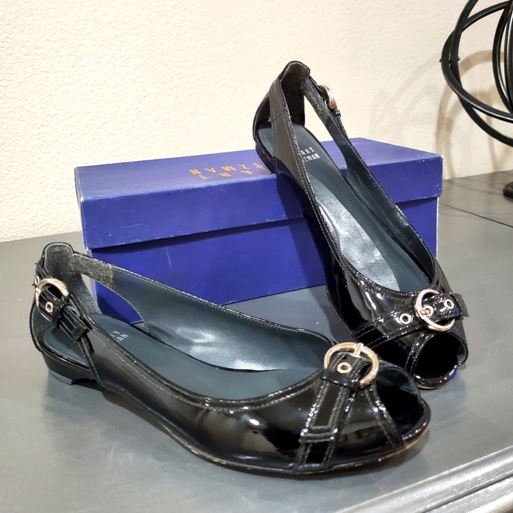 Stuart Weitzman Chitchat black patten leather open toe flats 6.5.